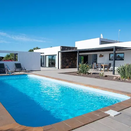 Villa Heated & Shared Pool Matriana 36a, North Shore