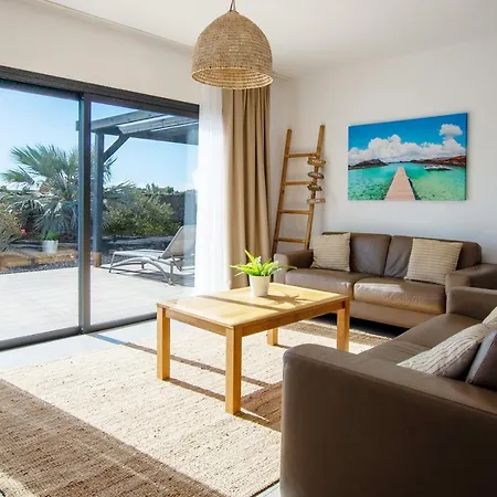 Villa Heated & Shared Pool Matriana 36a, North Shore *