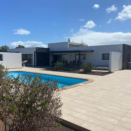 Villa Heated & Shared Pool Matriana 36a, North Shore